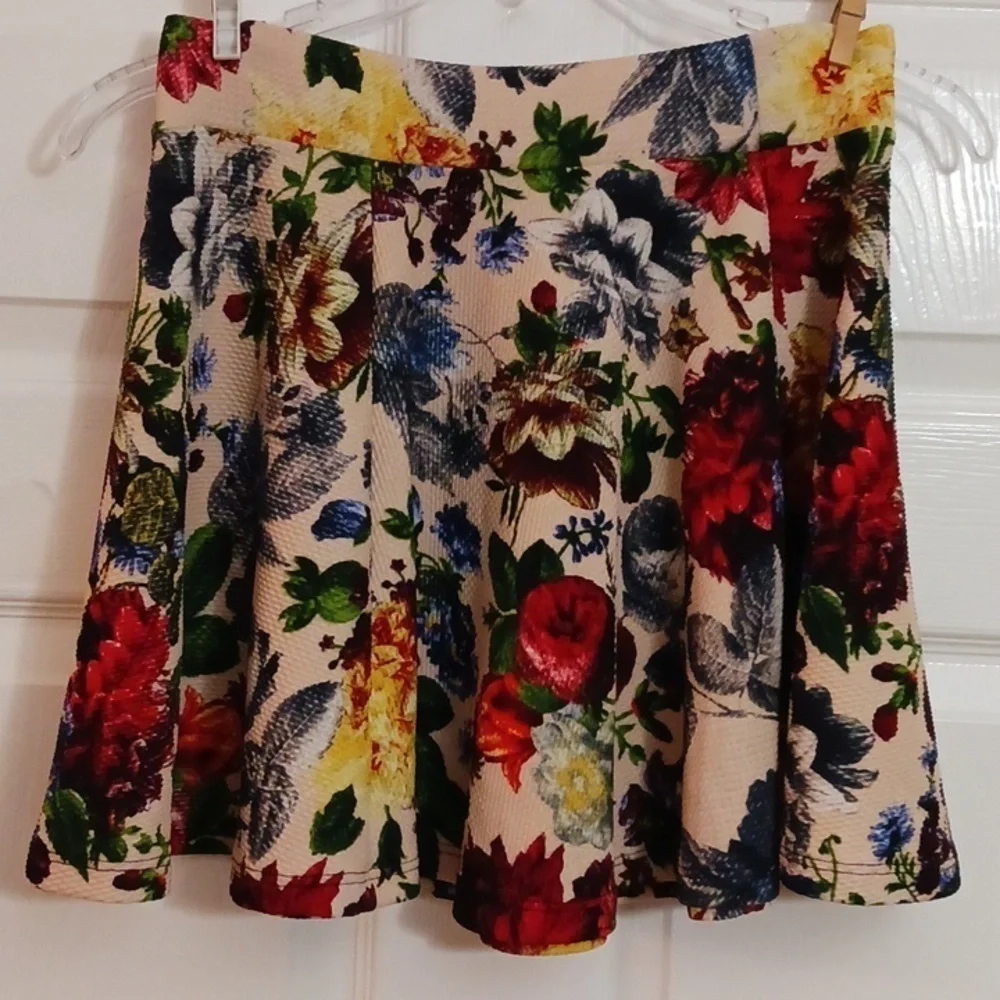 i JOAH Sugar + Lips Skirt Foral SZ.MEDIUM - Picture 1 of 9